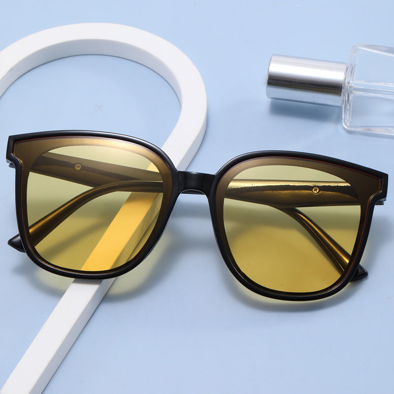 Women's stylish sunglasses with wide frame and UV protection Bowlift