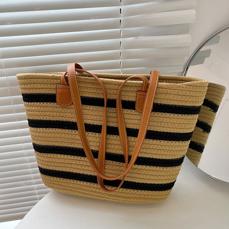 Stylish straw bag with contrasting stripes Bowlift