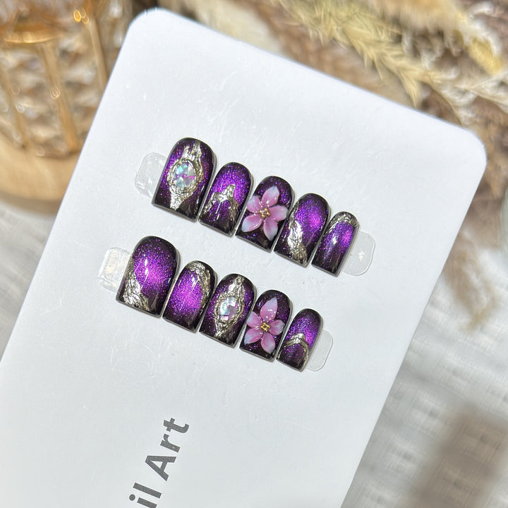 Elegant Floral Press-On Nail Set with Glitter Accents Bowlift