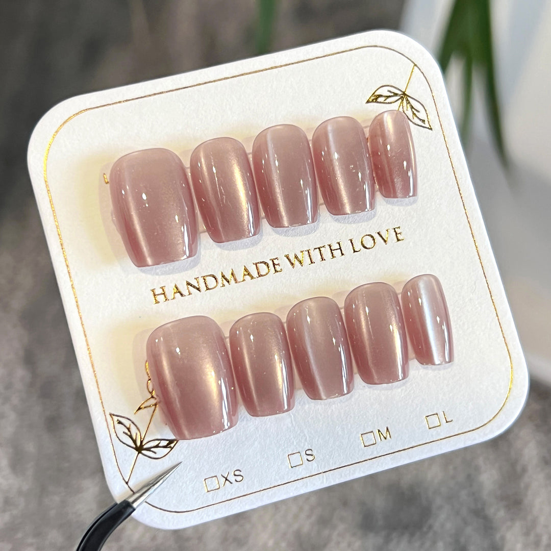 Artificial nail extensions with glossy finish Bowlift