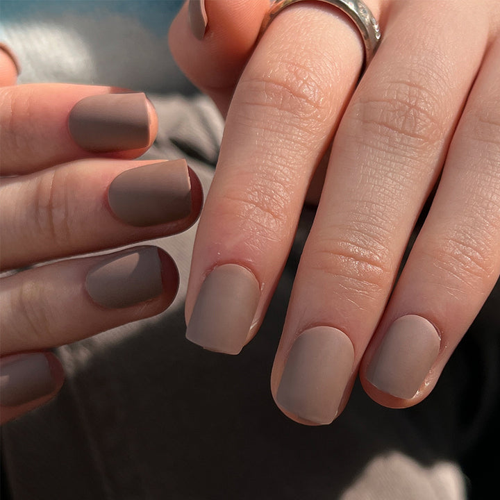Artificial nail art with matte finish Bowlift