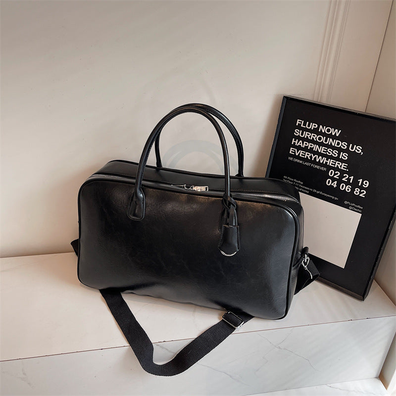 Elegant and Spacious Travel Bag Made of Faux Leather Bowlift