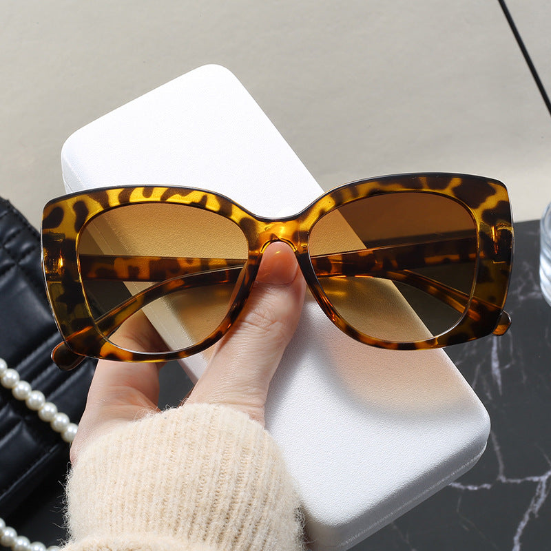 Women's oversized sunglasses with elegant design Bowlift