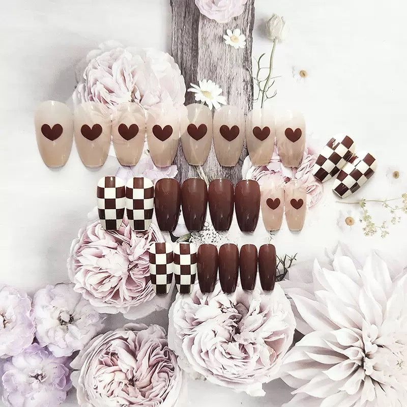 Artificiaal nail set with stylish and fashionable accents Bowlift