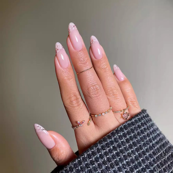 Elegant and artistically designed art nails Bowlift