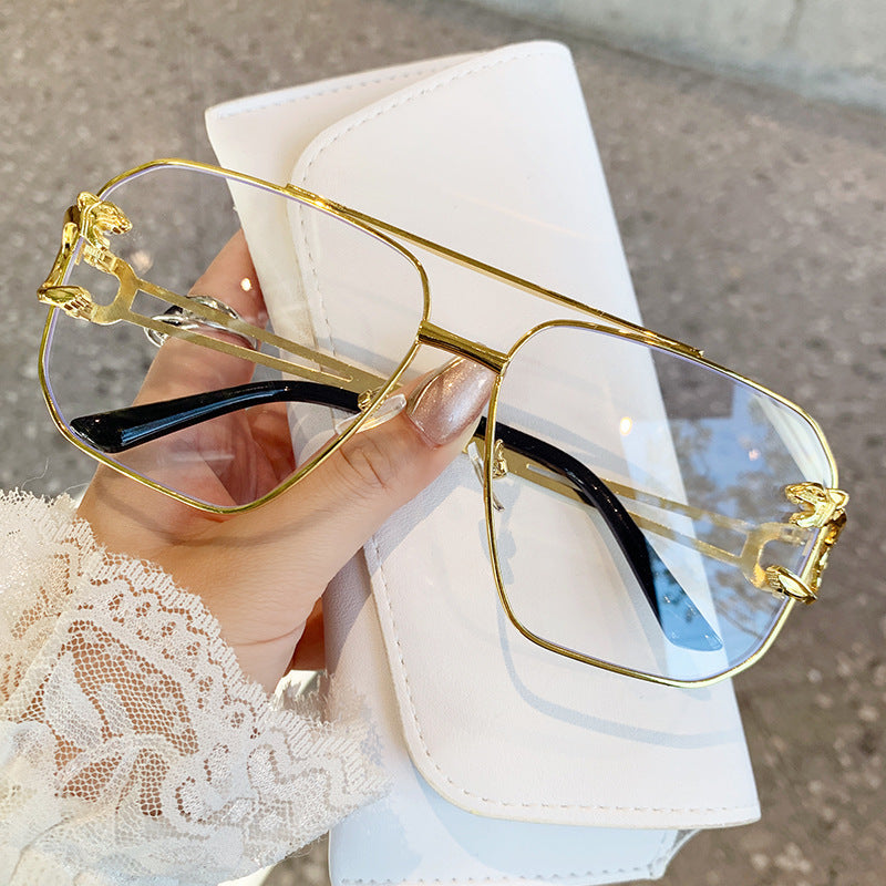 Ladies square sunglasses with luxurious metal frame Bowlift