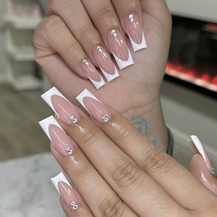 Elegant artificial nail set with high-gloss finish and rhinestone decorations Bowlift