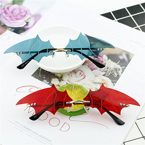 Women's designer sunglasses in exceptional bat style Bowlift