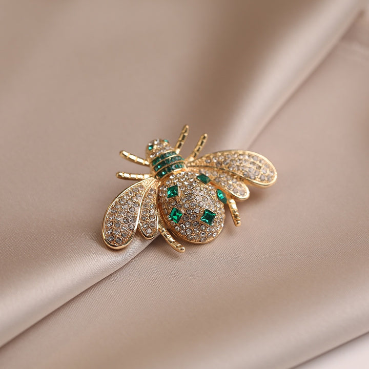 Exquisite Brooch in Bee Design Bowlift