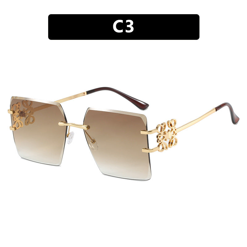 Women's fashionable sunglasses with exceptional design and golden accents Bowlift