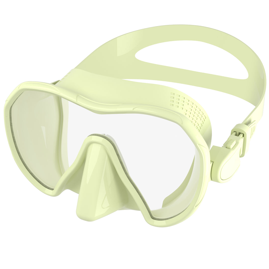 Diving mask with secure fit and innovative anti-fog system Bowlift