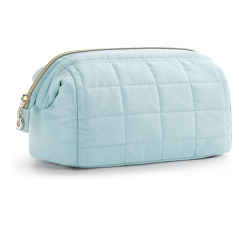 Cosmetic bag with matte finish and zipper Bowlift