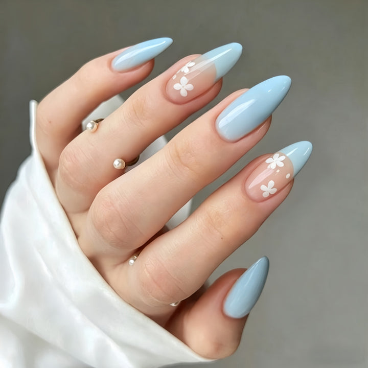 Artificial nails in elegant floral design Bowlift