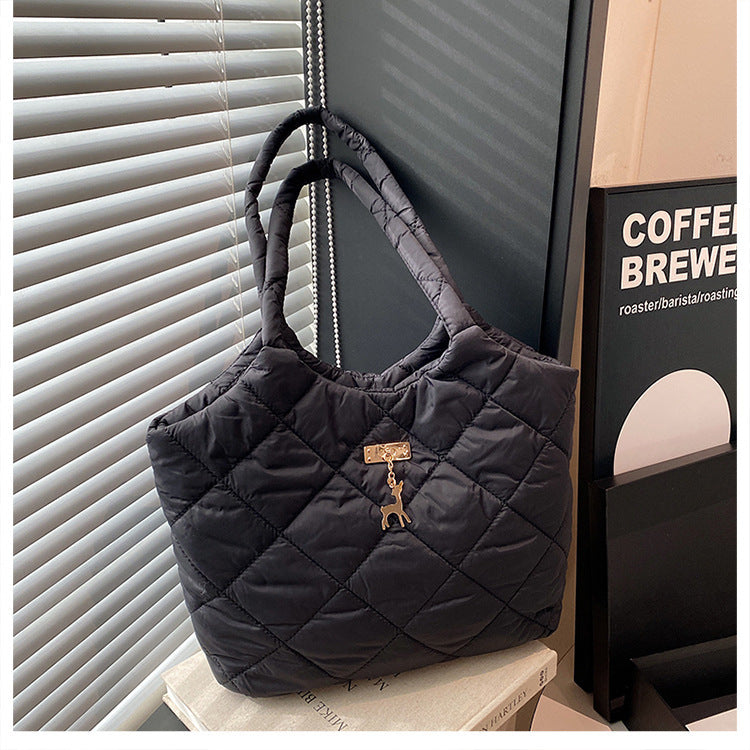 Stylish quilted tote bag Bowlift