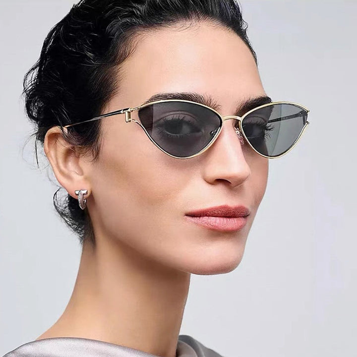 Ladies Cat-Eye Sunglasses in Elegant Gold Frame Bowlift