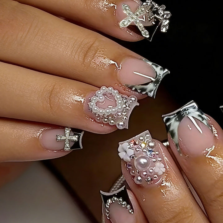 Acrylic nail set with glamorous golden accents Bowlift