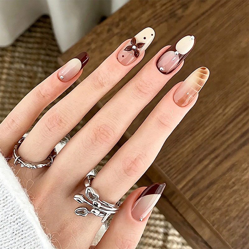 Artificial nails with elegant motif designs Bowlift