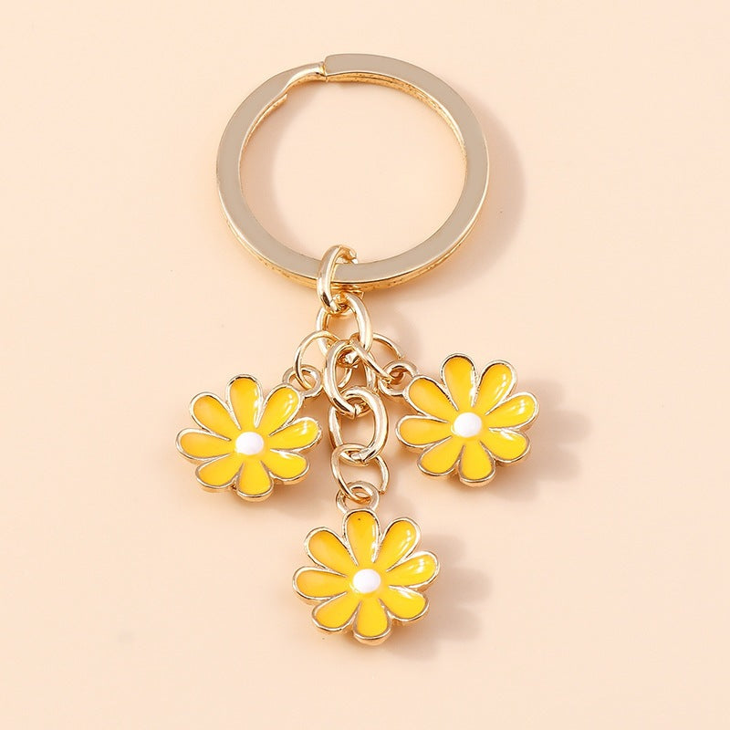 Keychain with Three Playful Daisies Bowlift