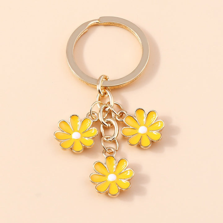 Keychain with Three Playful Daisies Bowlift
