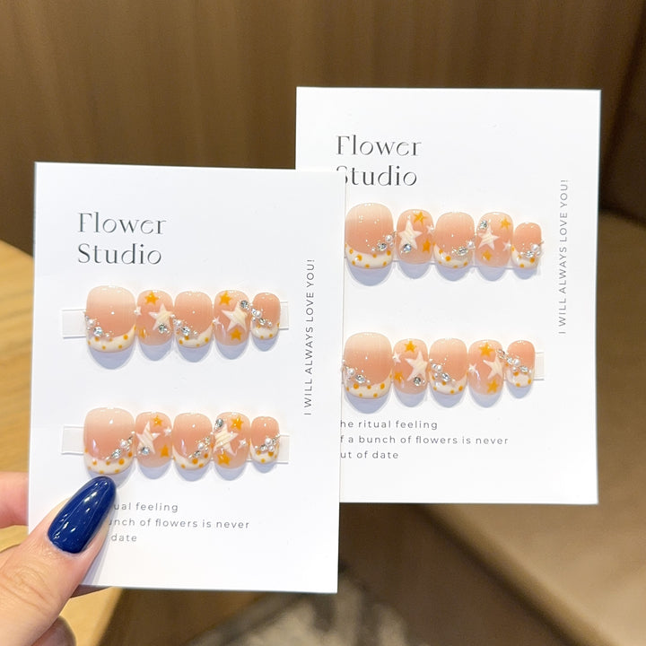 Artificial Nails in Elegant Flower Design Bowlift