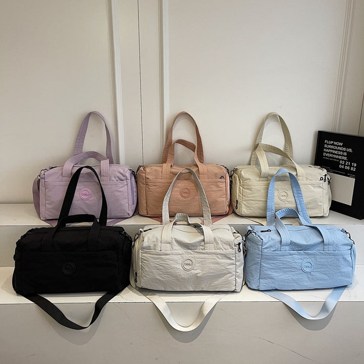 Sporty travel bag with practical exterior pockets Bowlift