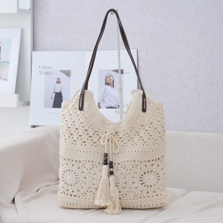 Trendy Shoulder Bag with Natural Weave and Leather Accents Bowlift