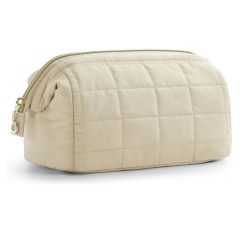 Cosmetic bag with matte finish and zipper Bowlift