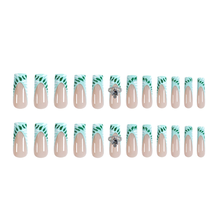Exquisite artificial nails with jewelry details Bowlift