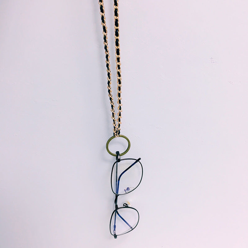 Trendy jewelry necklace with round pendants Bowlift