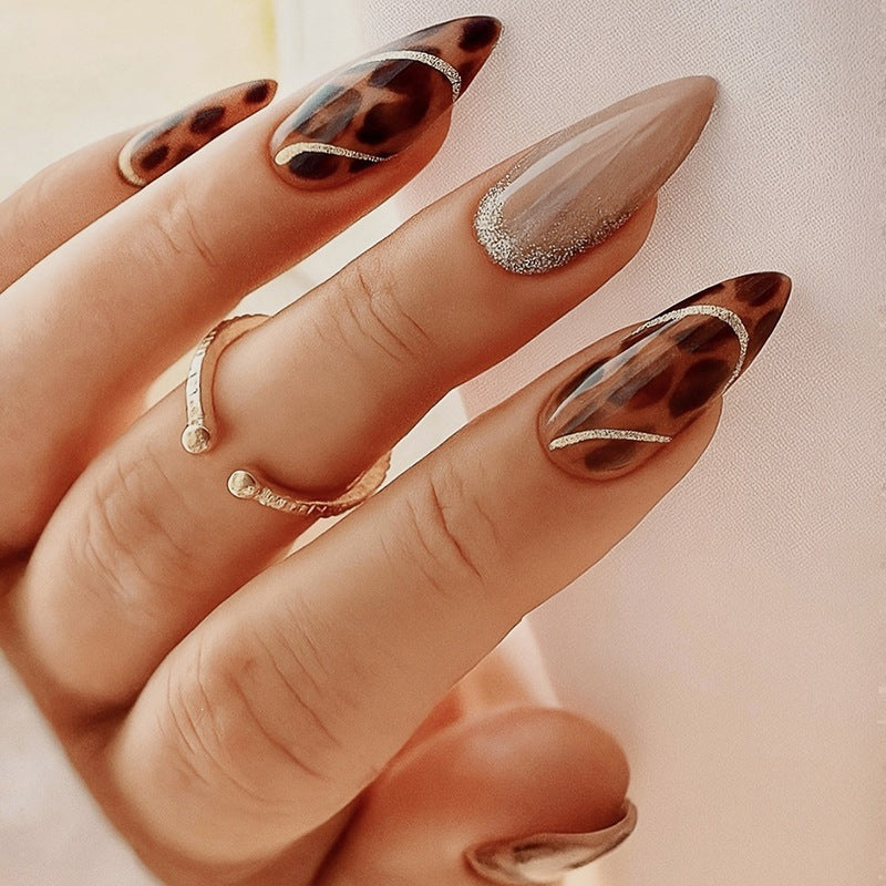 Nail art set with leopard pattern and glitter embellishments Bowlift