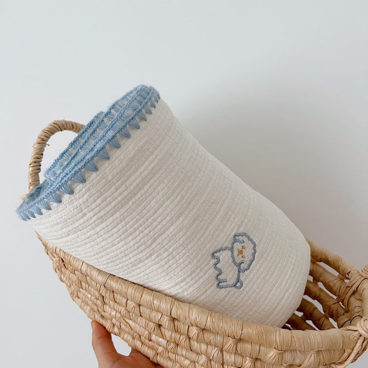 Unisex cuddly muslin blanket with cute animal design Bowlift