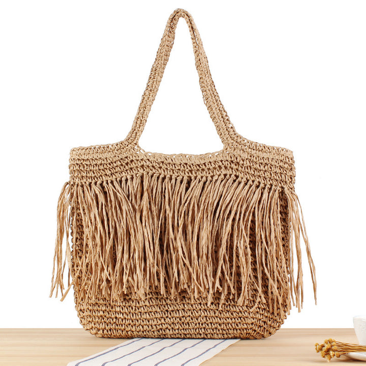 Designer straw bag with fringe decoration Bowlift