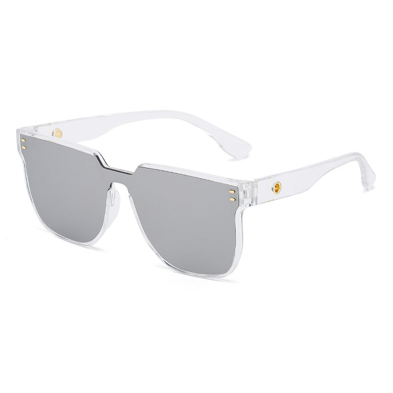 Women Fashionable Oversized Sunglasses with Distinctive Design Bowlift