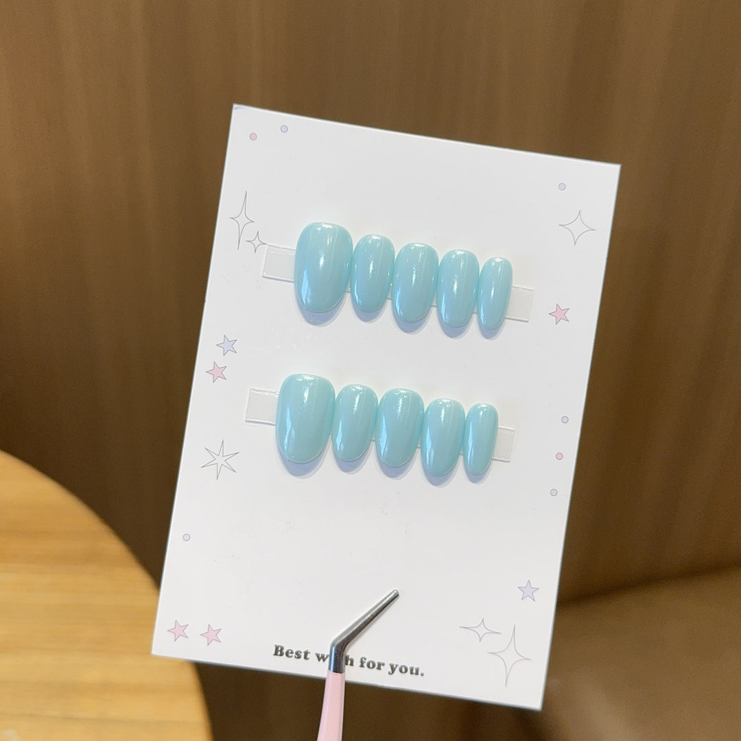Artificial Gel Nails in Modern Design Bowlift