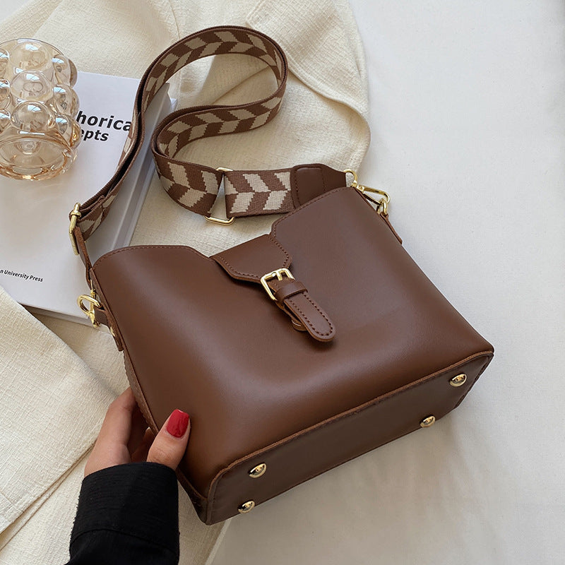 Modern Structured Handbag Bowlift