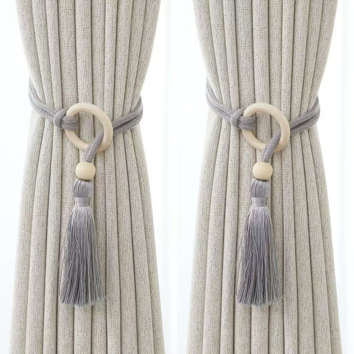 Elegant curtain tieback with tassels Bowlift