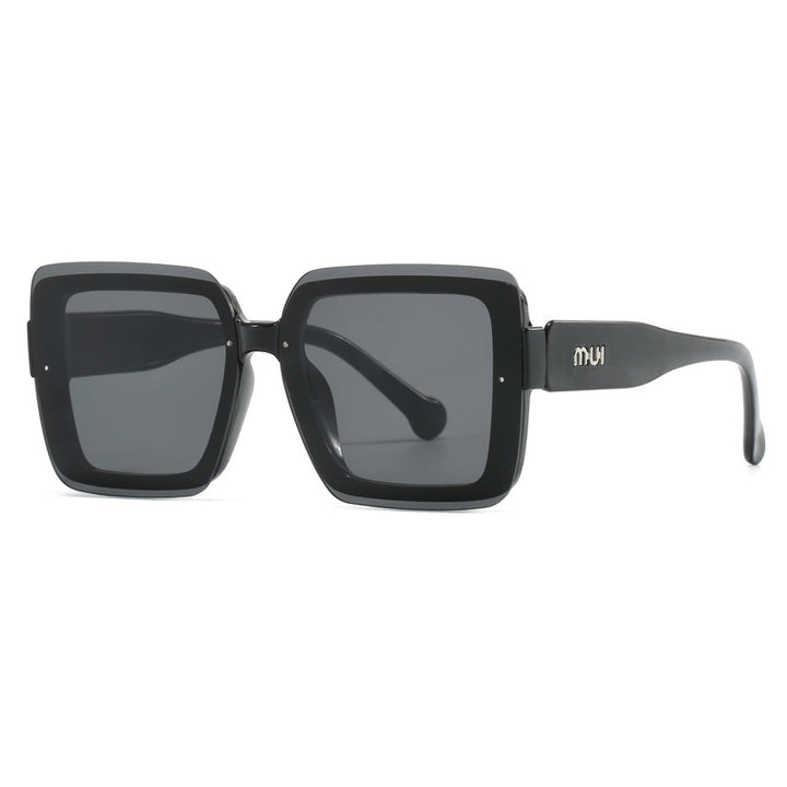 Women's oversized sunglasses in urban design Bowlift