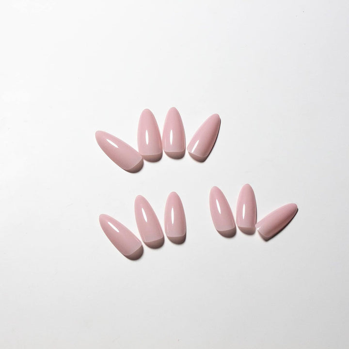 Artificial nail set in elegant stiletto shape Bowlift
