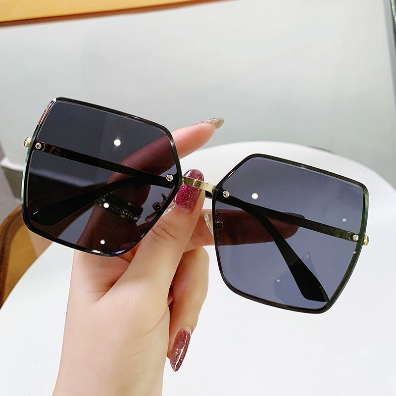 Ladies fashionable square sunglasses with polarized lenses Bowlift