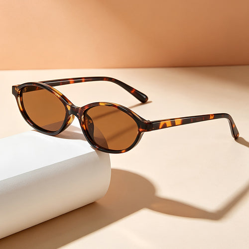 Elegant Vintage-Inspired Oval Sunglasses Bowlift