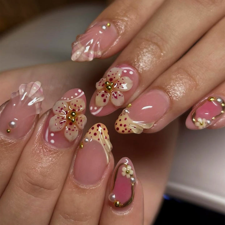 Artificial nail set with elegant rose and gold embellishments Bowlift