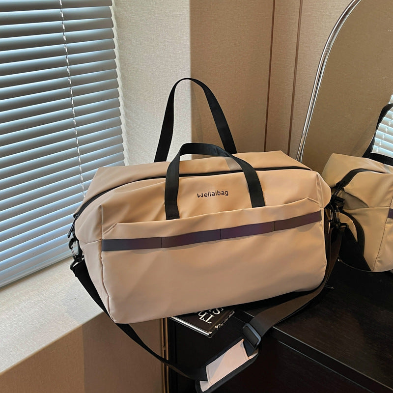 Sporty Duffel Bag With Durable Material And Versatile Interior Bowlift