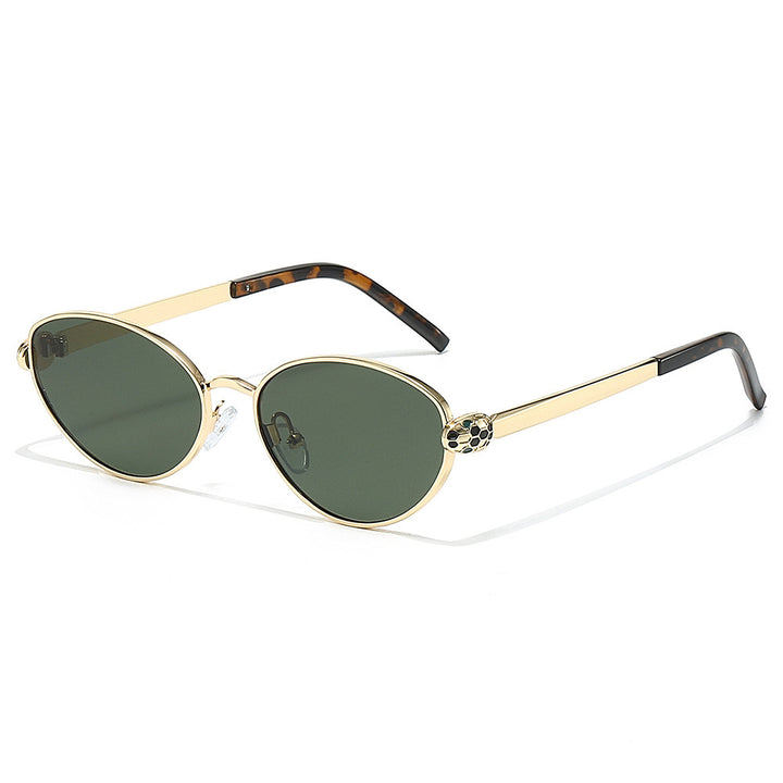 Chic Cat-Eye Sunglasses with Luxurious Gold Accents Bowlift