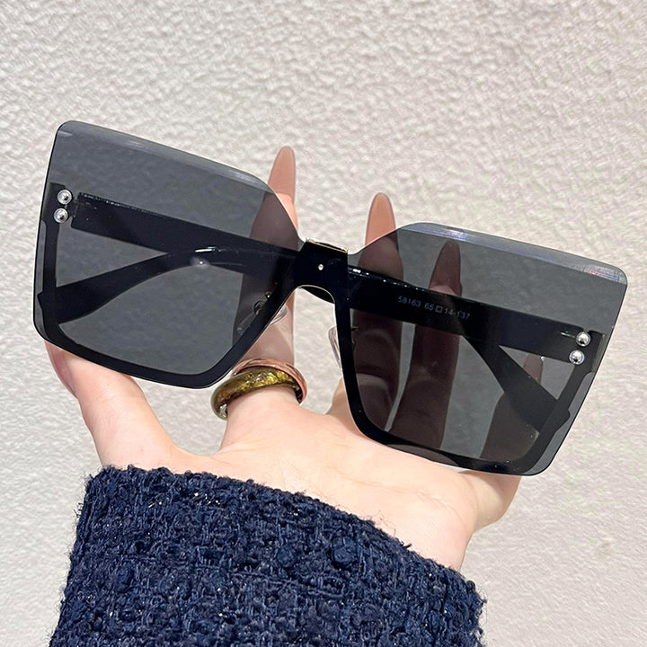 Ladies oversized sunglasses in modern design with UV protection Bowlift