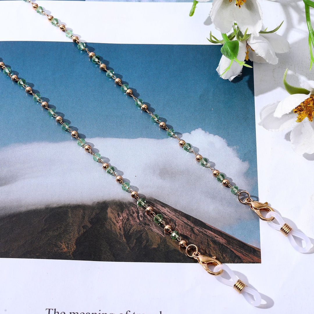 Jewelry necklace with elegant pearls and golden accents Bowlift