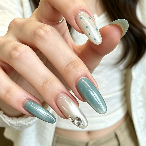 Decorative Press-On Nail Set with Crystal Accents Bowlift