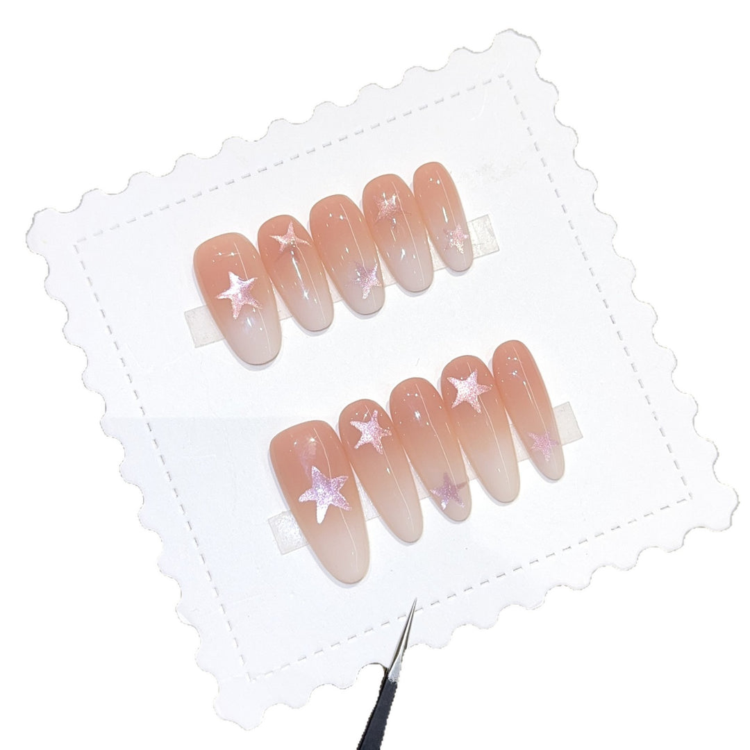 Artificial nails with sparkling stars and gentle gradient Bowlift