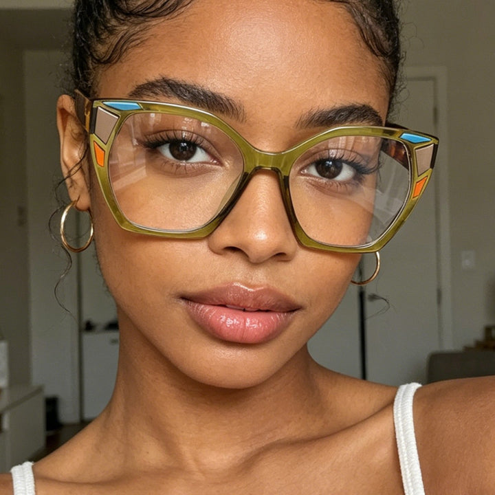 Women Eyewear with extravagant Cat-Eye design Bowlift