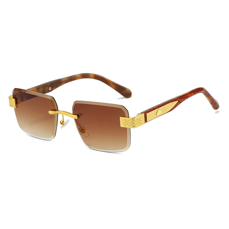 Ladies elegant sunglasses with luxurious, glittering frame Bowlift