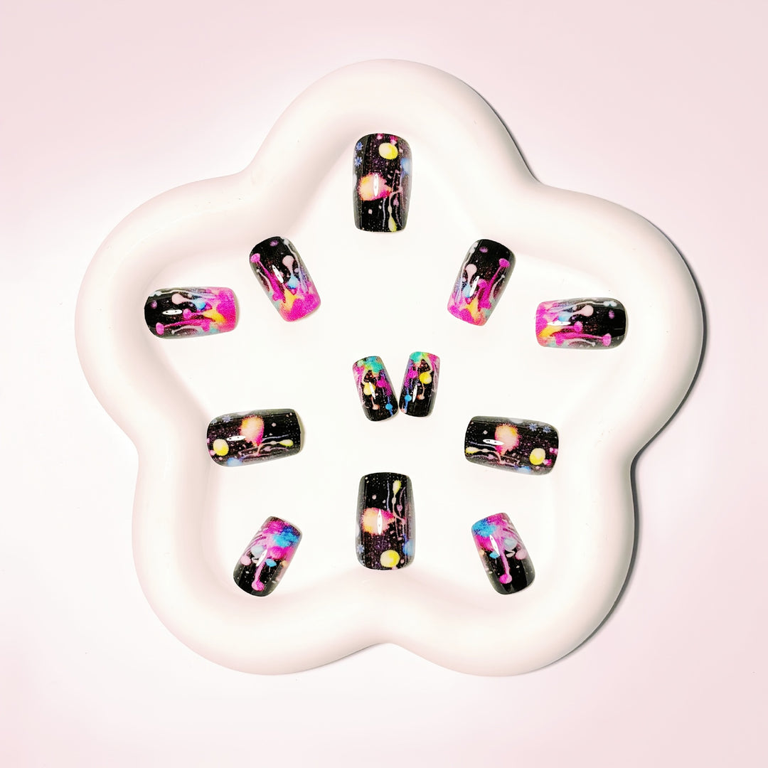 Artistic Splash Effect Nail Art Bowlift
